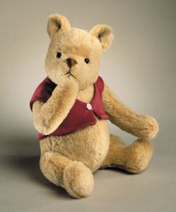 800px-R._John_Wright_Winnie_the_Pooh_Bear